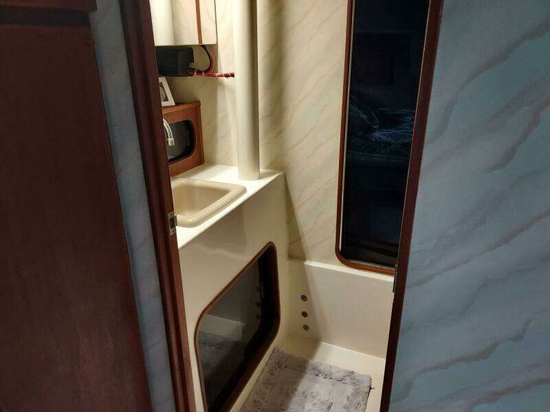 Gypsy Rouge 38ft Bayliner Yacht For Sale