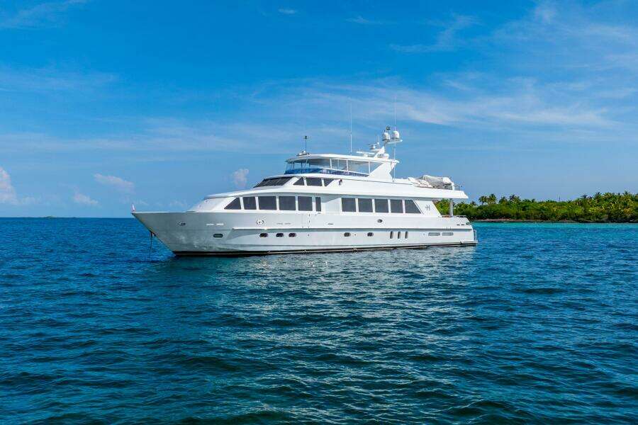 Done Deal 101ft Hargrave Yacht For Sale