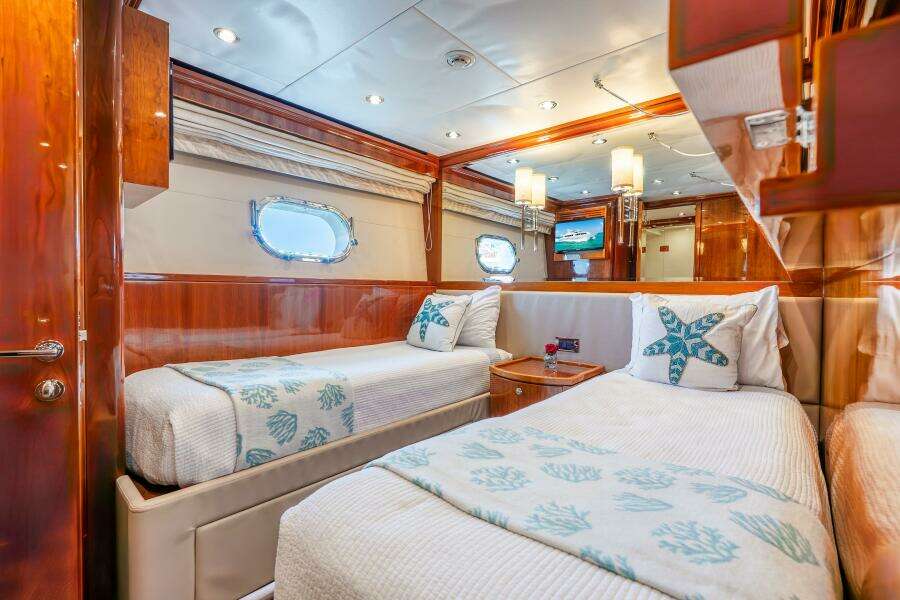 Done Deal 101ft Hargrave Yacht For Sale