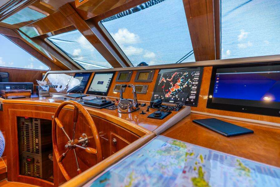 Done Deal 101ft Hargrave Yacht For Sale