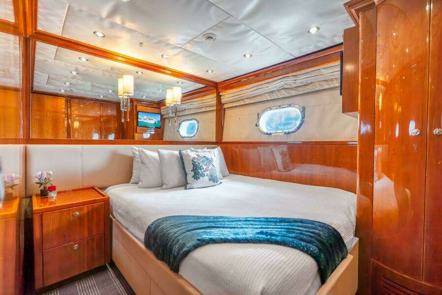 Done Deal 101ft Hargrave Yacht For Sale