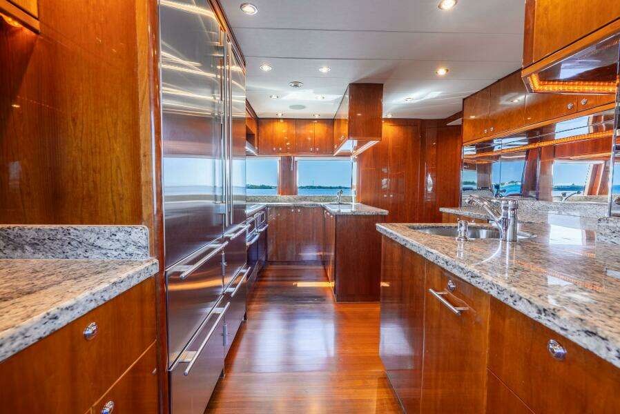 Done Deal 101ft Hargrave Yacht For Sale