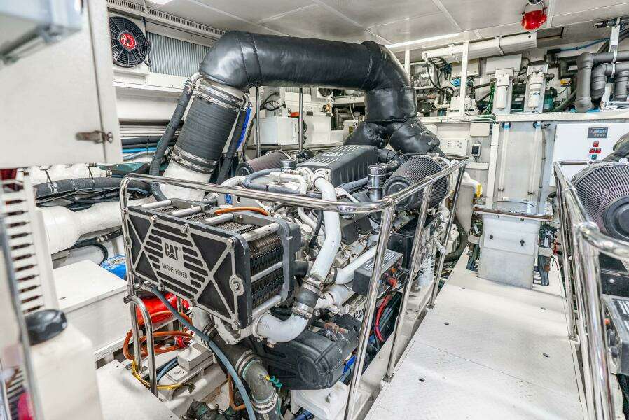 Done Deal 101ft Hargrave Yacht For Sale