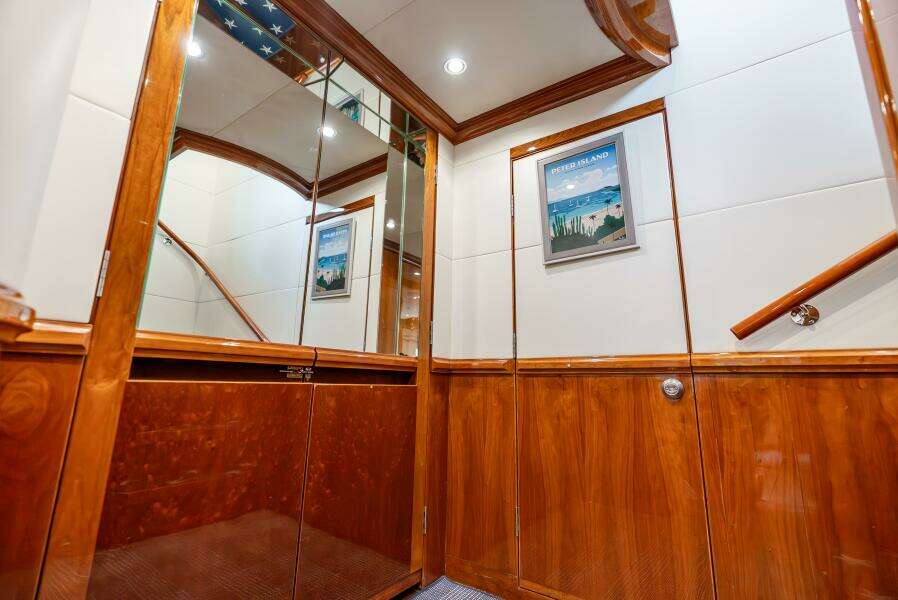 Done Deal 101ft Hargrave Yacht For Sale