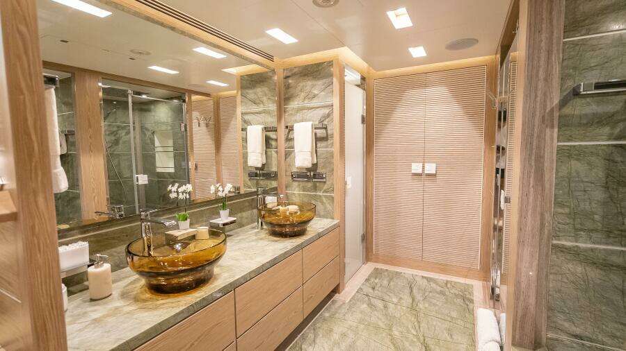 Short Story 122ft Horizon Yacht For Sale