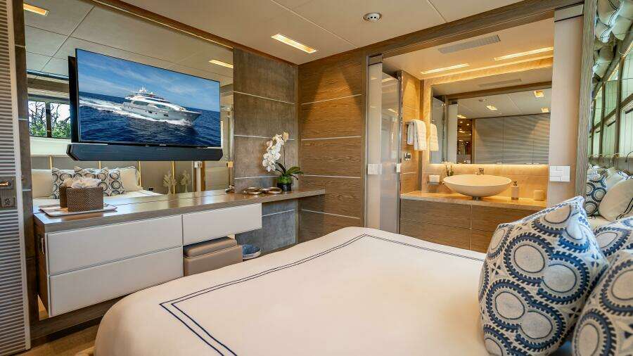Short Story 122ft Horizon Yacht For Sale