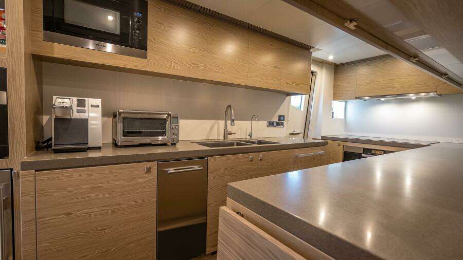 Short Story 122ft Horizon Yacht For Sale