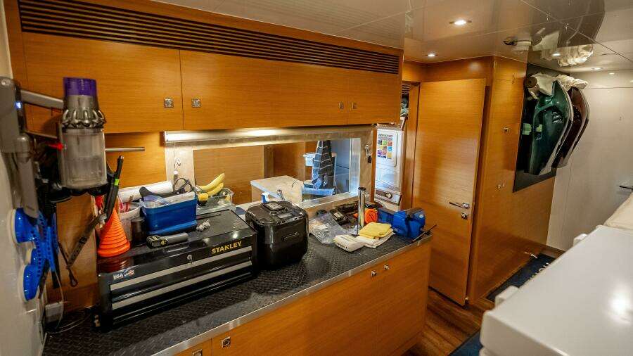 Short Story 122ft Horizon Yacht For Sale