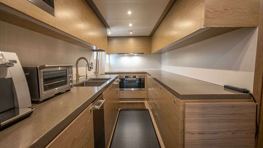Short Story 122ft Horizon Yacht For Sale