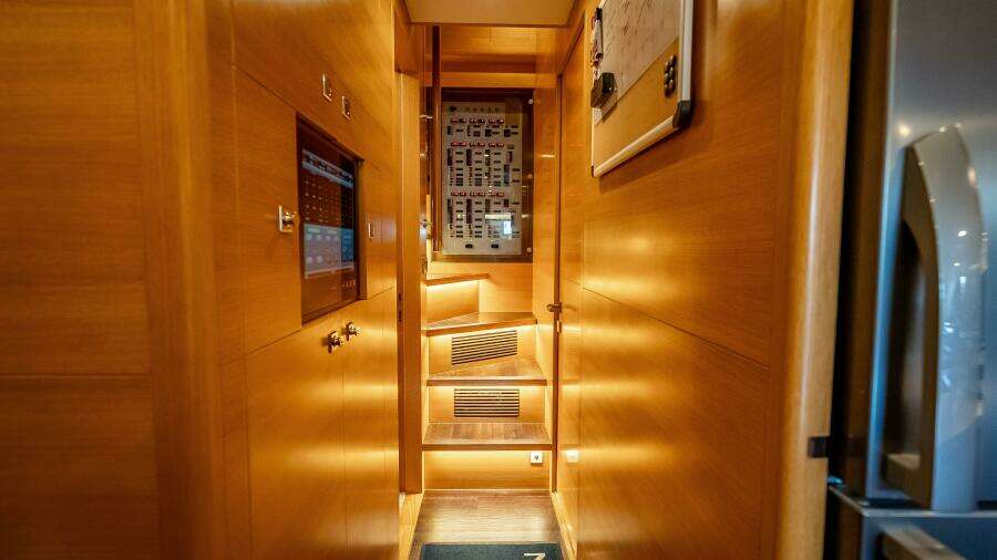 Short Story 122ft Horizon Yacht For Sale