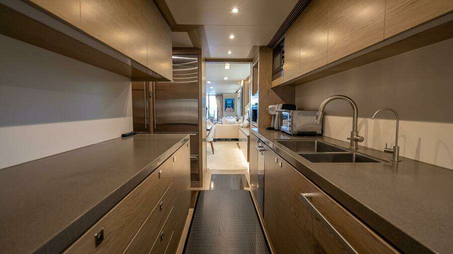 Short Story 122ft Horizon Yacht For Sale