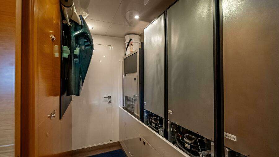 Short Story 122ft Horizon Yacht For Sale
