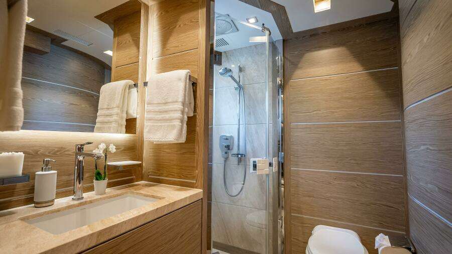 Short Story 122ft Horizon Yacht For Sale