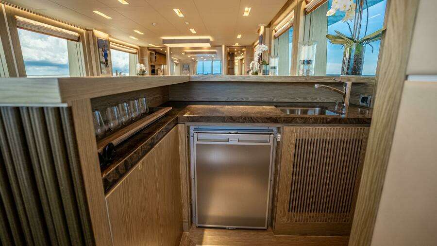 Short Story 122ft Horizon Yacht For Sale