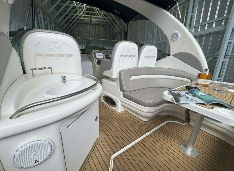 34ft Sea Ray Yacht For Sale