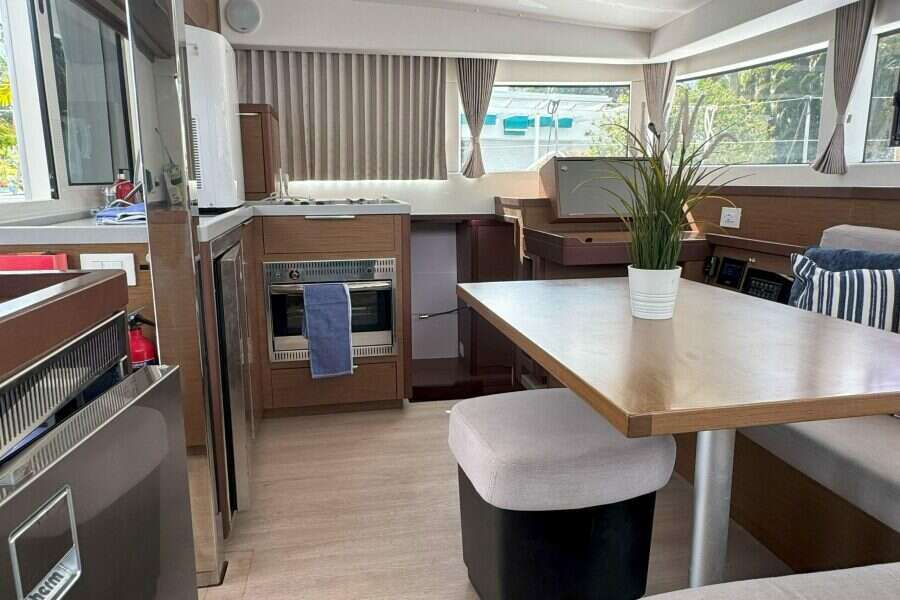 2022-lagoon-40-sail-9902427-20250807105141725-4.jpg