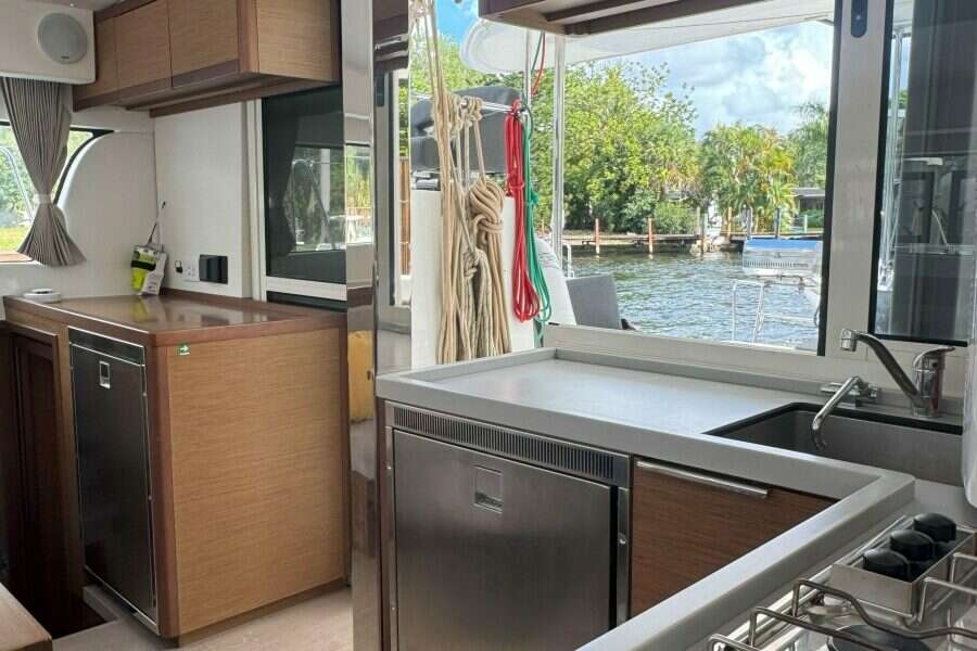 2022-lagoon-40-sail-9902427-20250807104630347-5.jpg