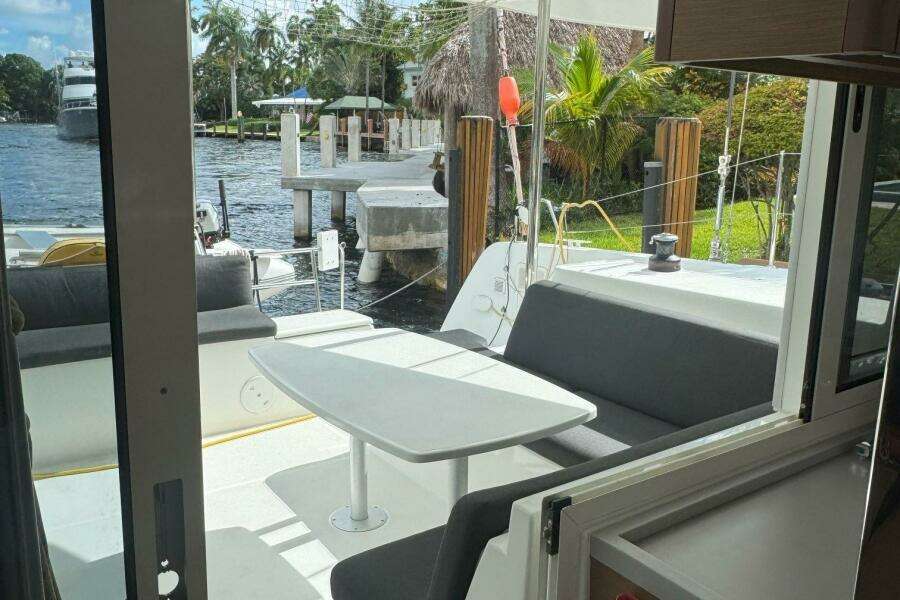 2022-lagoon-40-sail-9902427-20250807104353081-2.jpg