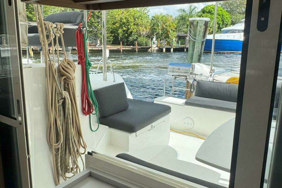 2022-lagoon-40-sail-9902427-20250807104352853-1.jpg