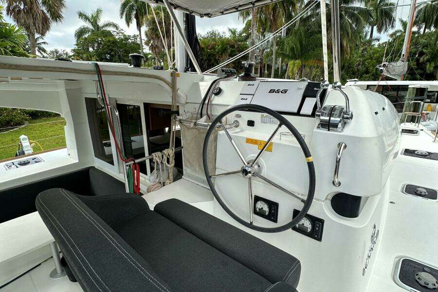 2022-lagoon-40-sail-9902427-20250807101350278-3.jpg