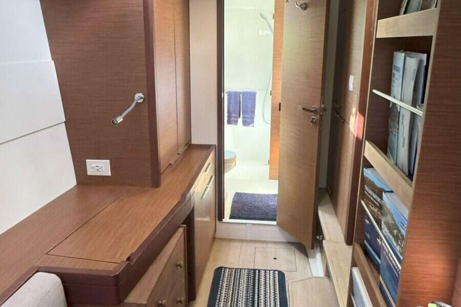 2022-lagoon-40-sail-9902427-20250807111813128-2.jpg