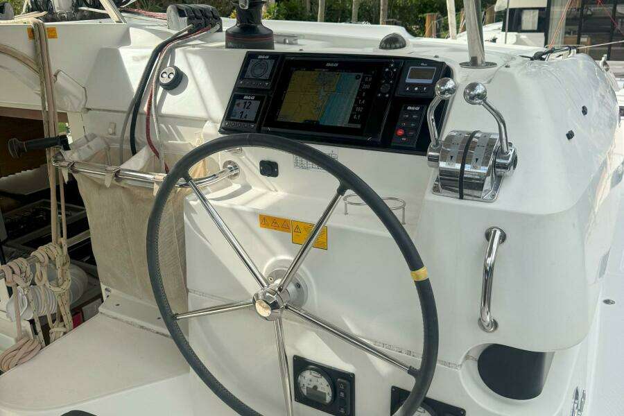 2022-lagoon-40-sail-9902427-20250807101351491-6.jpg