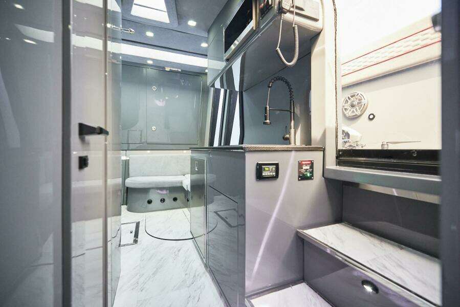 MR  LUCKY 52ft Midnight Express Yacht For Sale