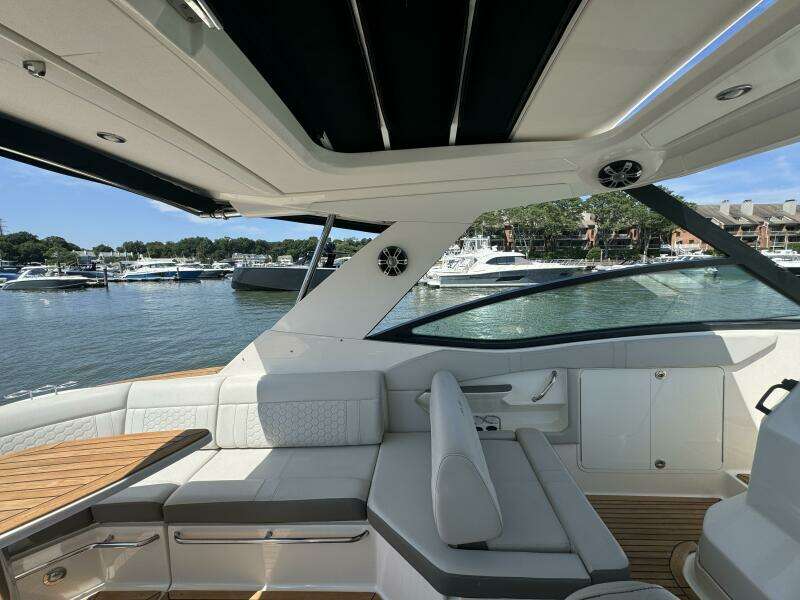 32ft Sea Ray Yacht For Sale