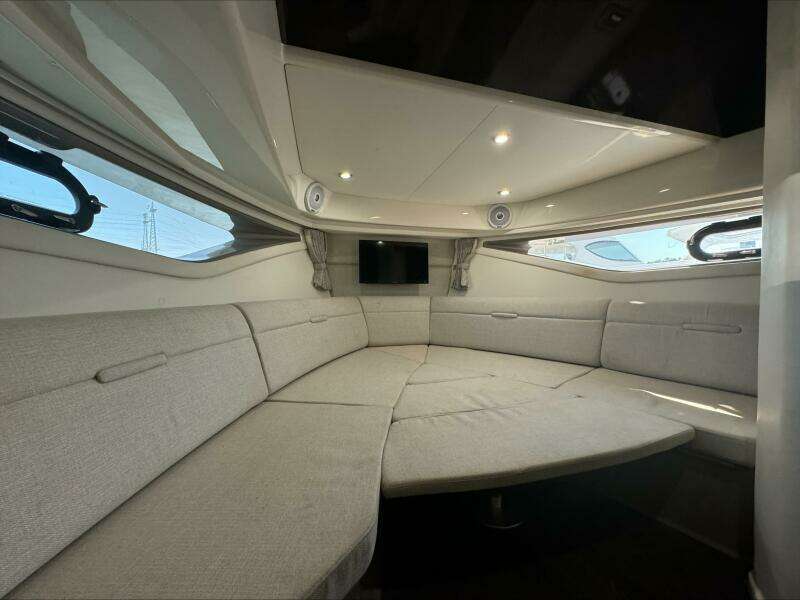 32ft Sea Ray Yacht For Sale