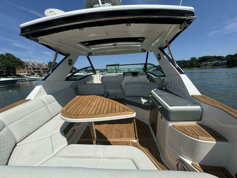32ft Sea Ray Yacht For Sale