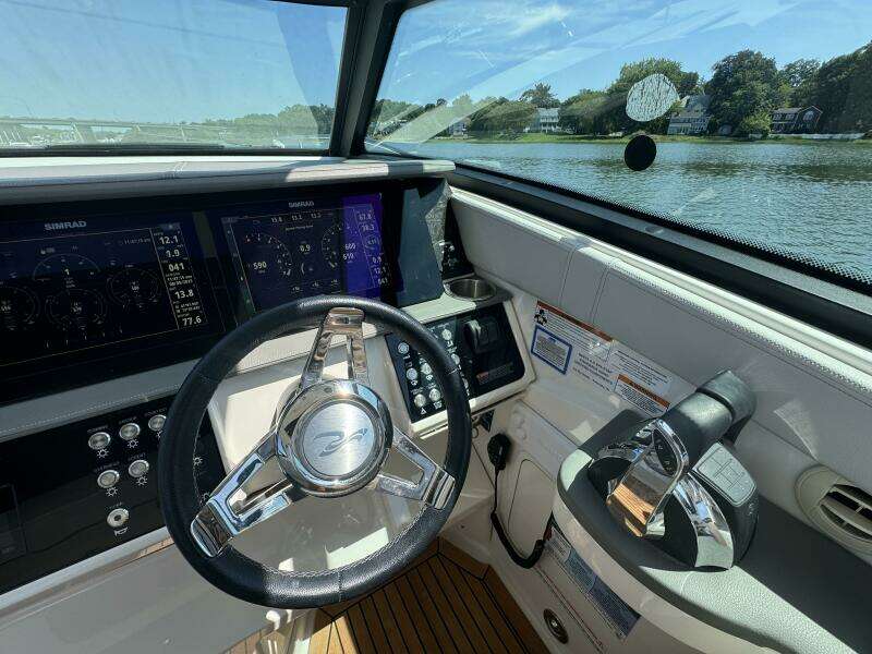 32ft Sea Ray Yacht For Sale