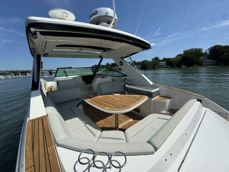 32ft Sea Ray Yacht For Sale