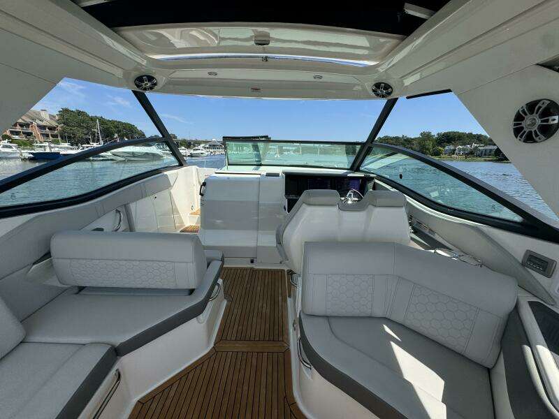32ft Sea Ray Yacht For Sale