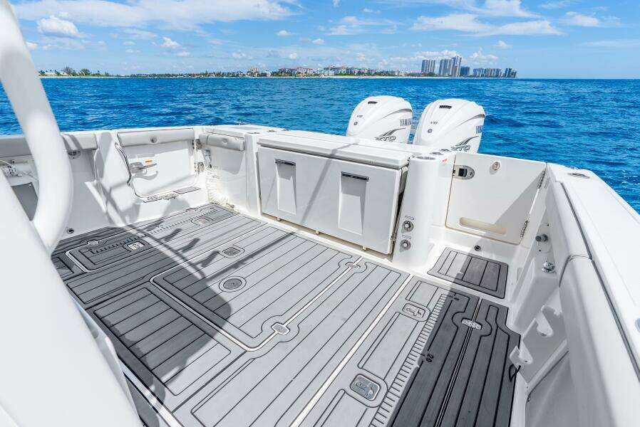 35ft Pursuit Yacht For Sale