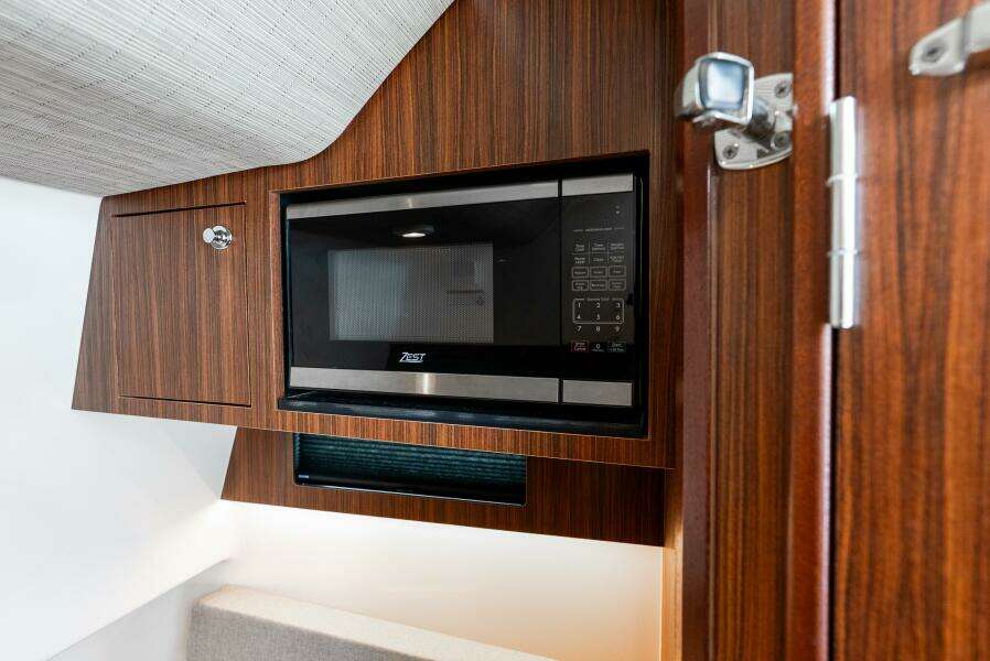 35ft Pursuit Yacht For Sale