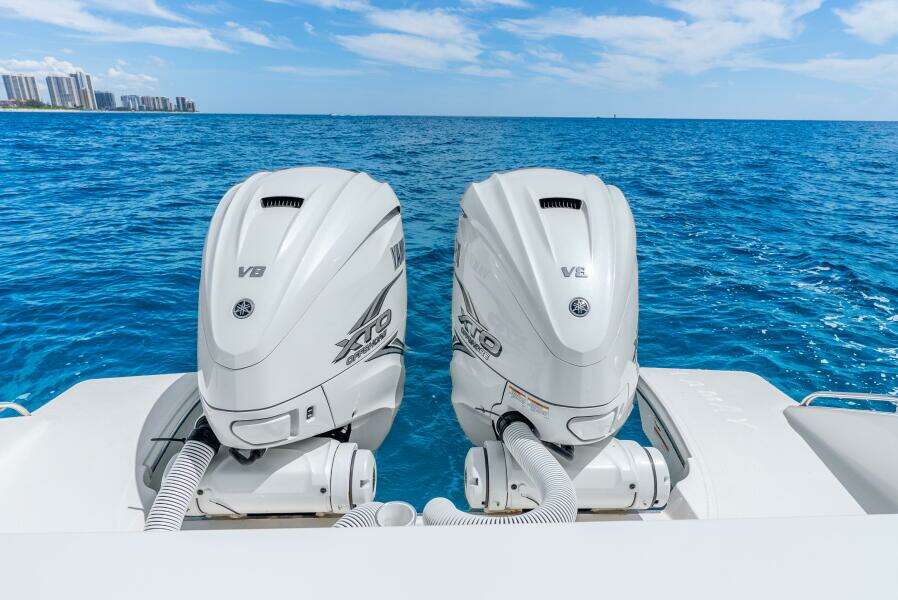 35ft Pursuit Yacht For Sale