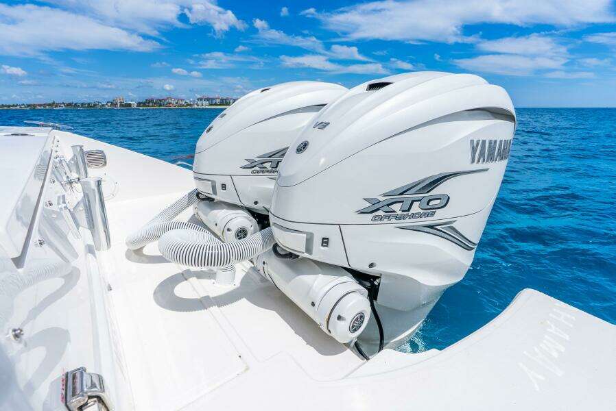 35ft Pursuit Yacht For Sale