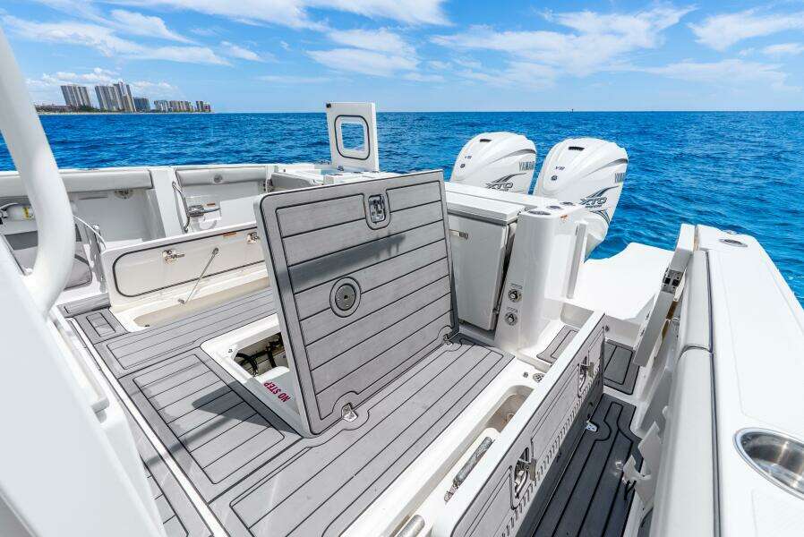 35ft Pursuit Yacht For Sale