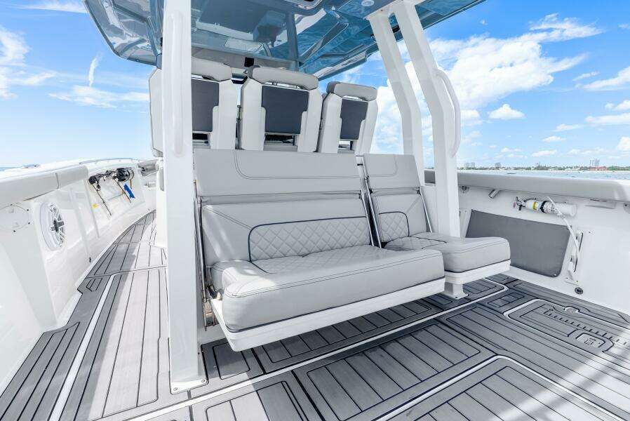 35ft Pursuit Yacht For Sale