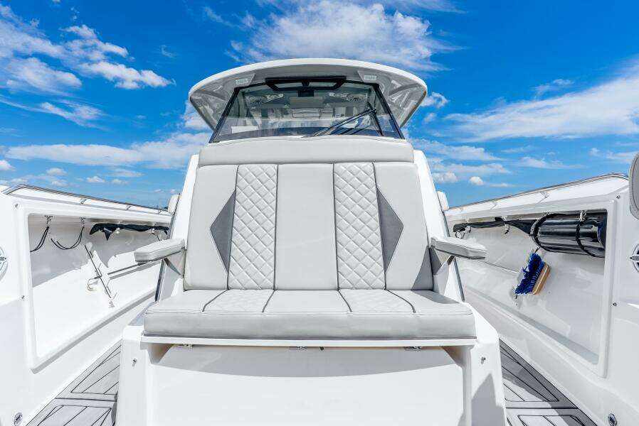 35ft Pursuit Yacht For Sale