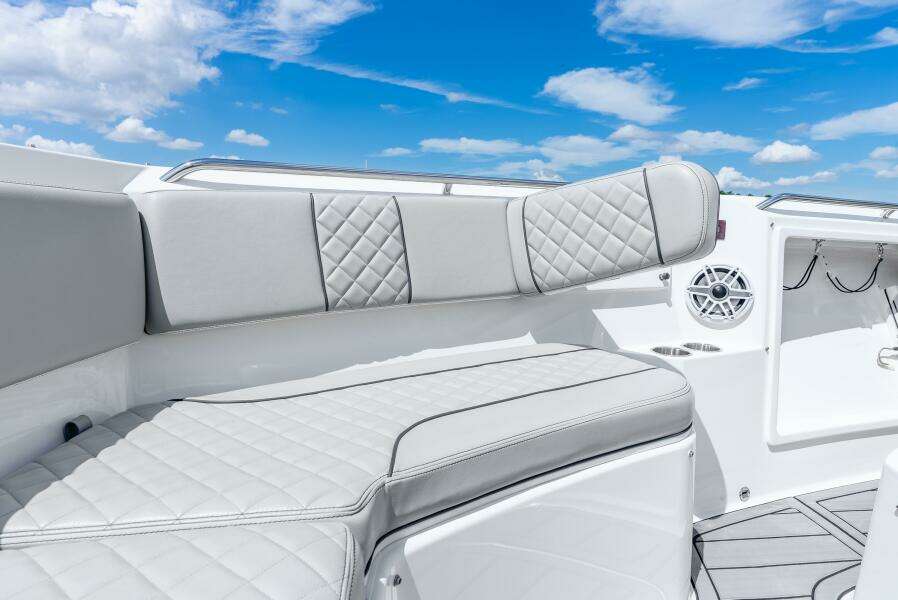 35ft Pursuit Yacht For Sale