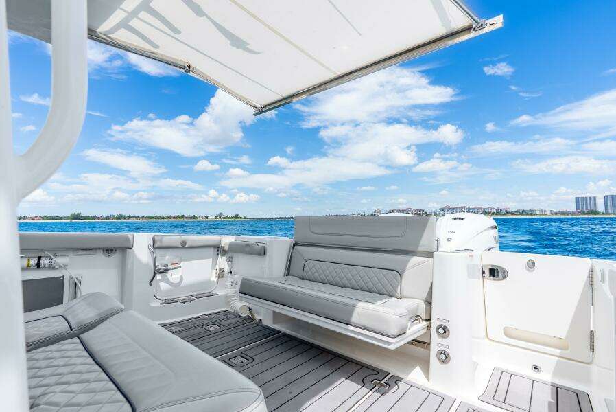 35ft Pursuit Yacht For Sale