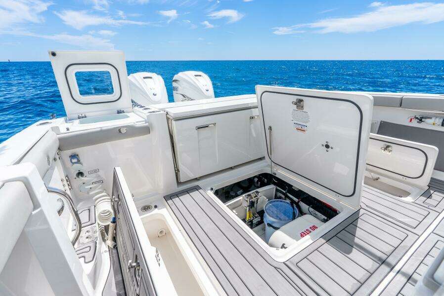 35ft Pursuit Yacht For Sale