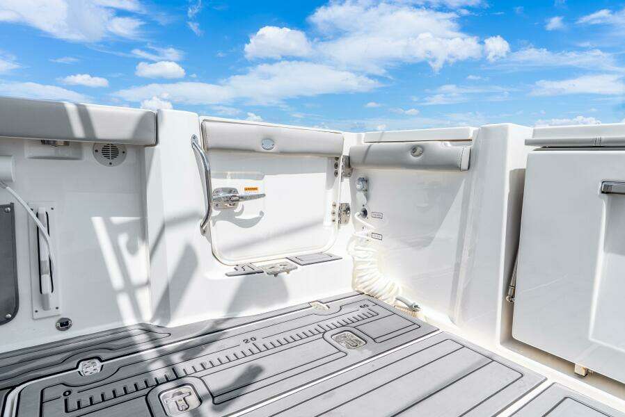 35ft Pursuit Yacht For Sale