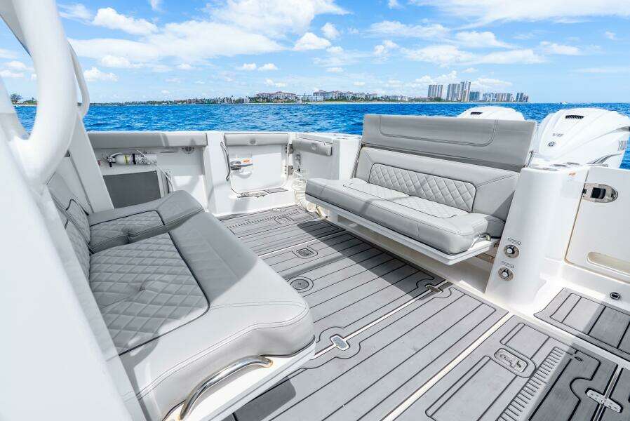 35ft Pursuit Yacht For Sale