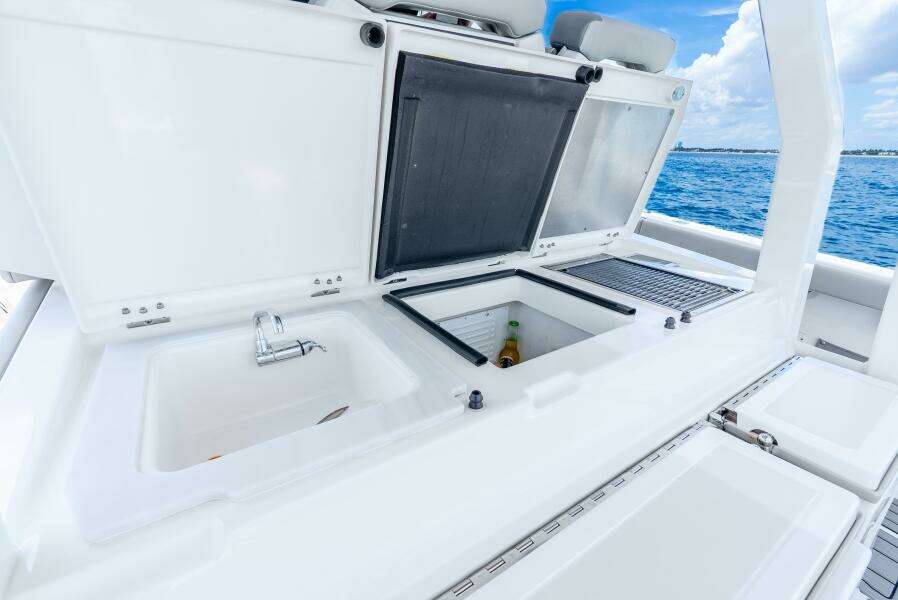 35ft Pursuit Yacht For Sale