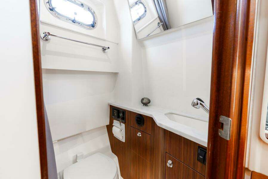 35ft Pursuit Yacht For Sale