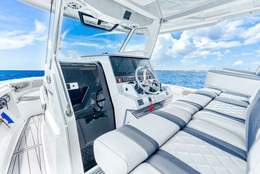 35ft Pursuit Yacht For Sale