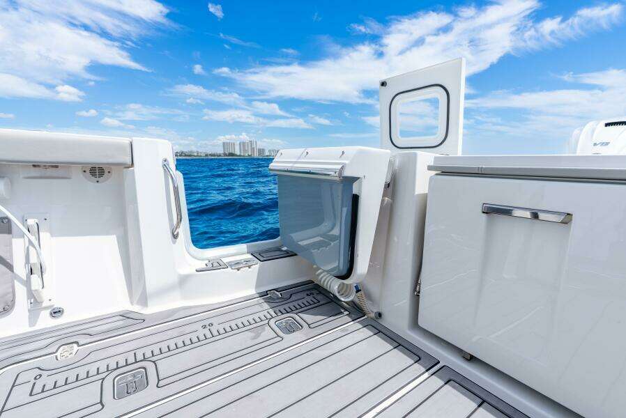35ft Pursuit Yacht For Sale