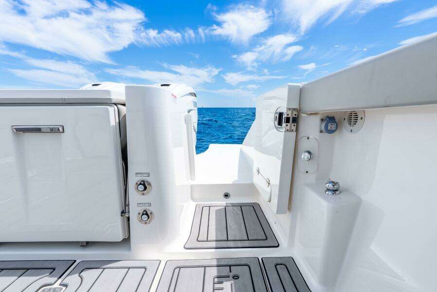35ft Pursuit Yacht For Sale